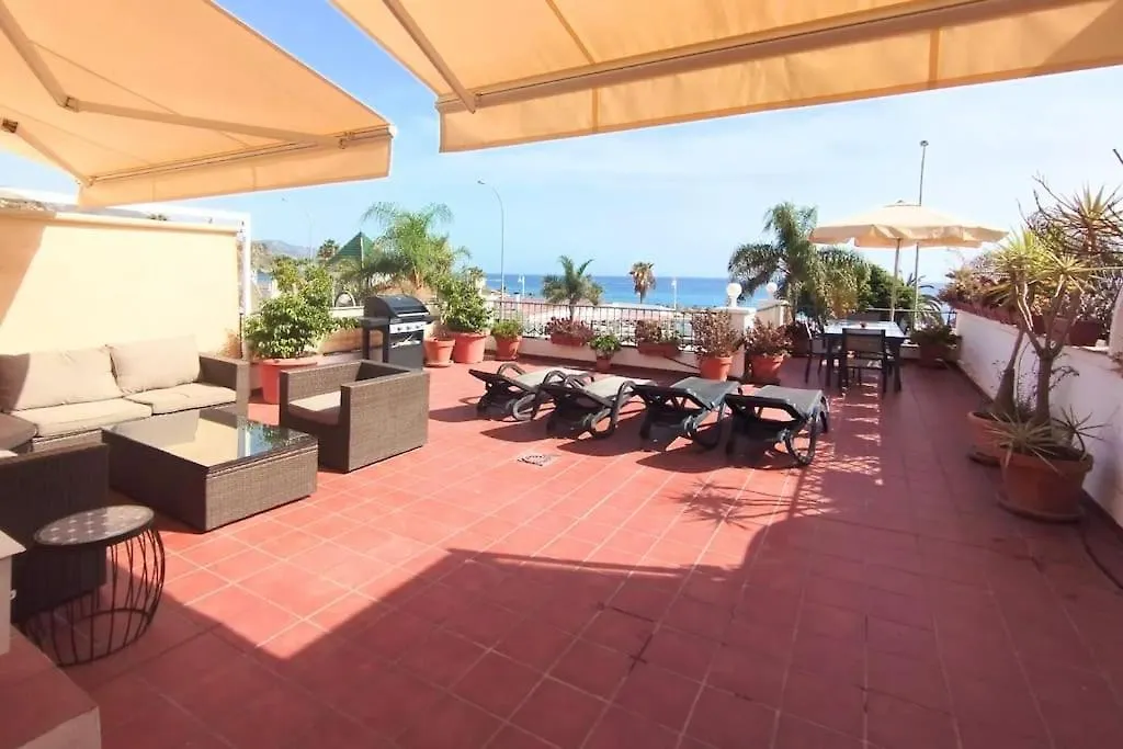 First Beach Line Apartment With 3 Bedrooms And Parking, نيرخا إسبانيا