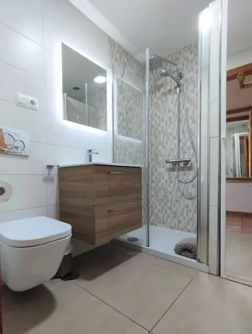 First Beach Line Apartment With 3 Bedrooms And Parking, نيرخا