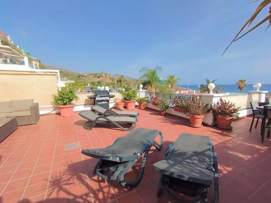 First Beach Line Apartment With 3 Bedrooms And Parking, نيرخا إسبانيا