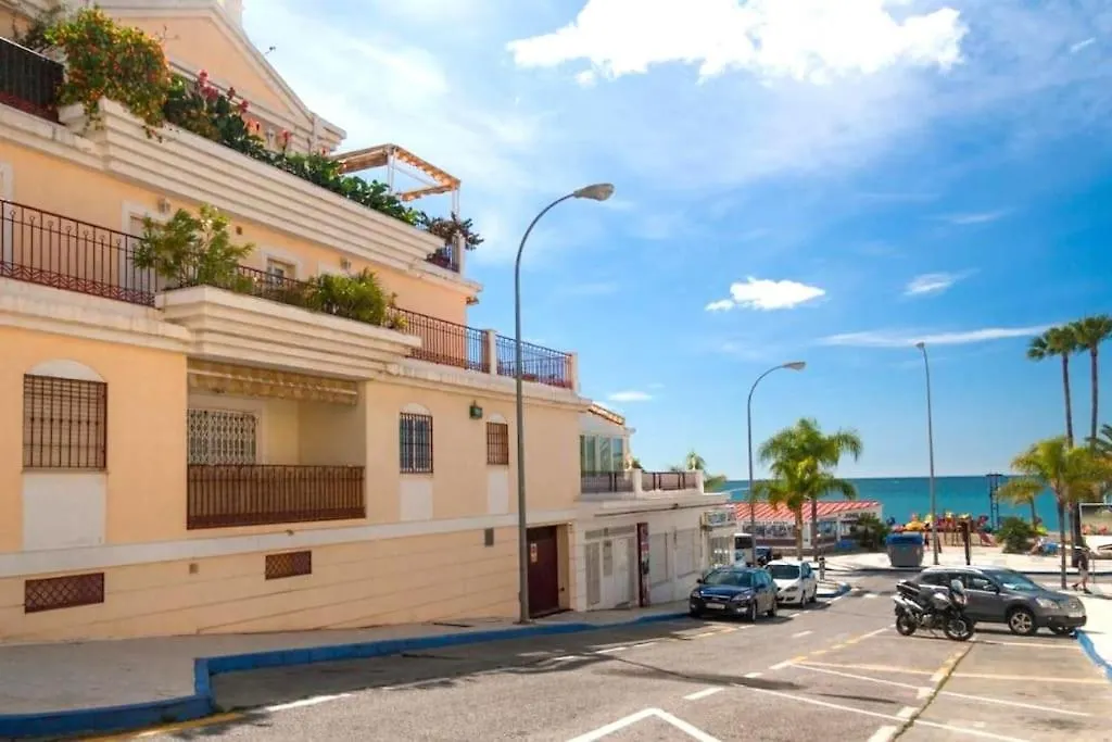 First Beach Line Apartment With 3 Bedrooms And Parking, نيرخا