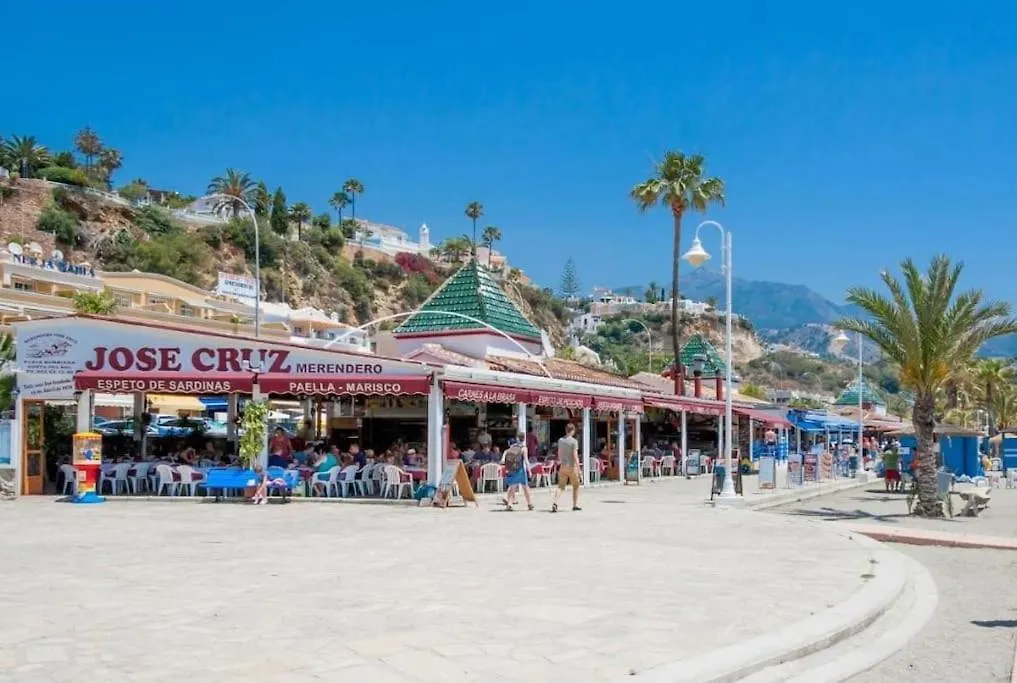 First Beach Line Apartment With 3 Bedrooms And Parking, Nerja